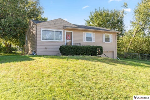 Photo of 427 Highland Drive, Gretna, NE 68028 (MLS # 22629273)