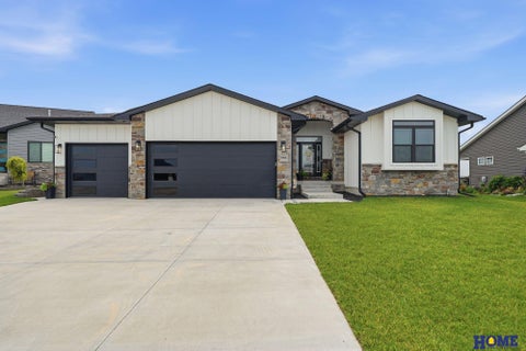 Photo of 8716 S 83rd Court, Lincoln, NE 68516 (MLS # 22625997)