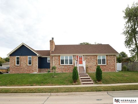Photo of 4955 Lakeshore Drive, Omaha, NE 68135 (MLS # 22602386)