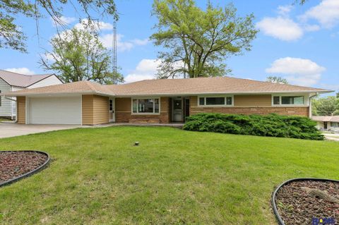 Photo of 1124 Midland Street, Syracuse, NE 68446 (MLS # 22613990)