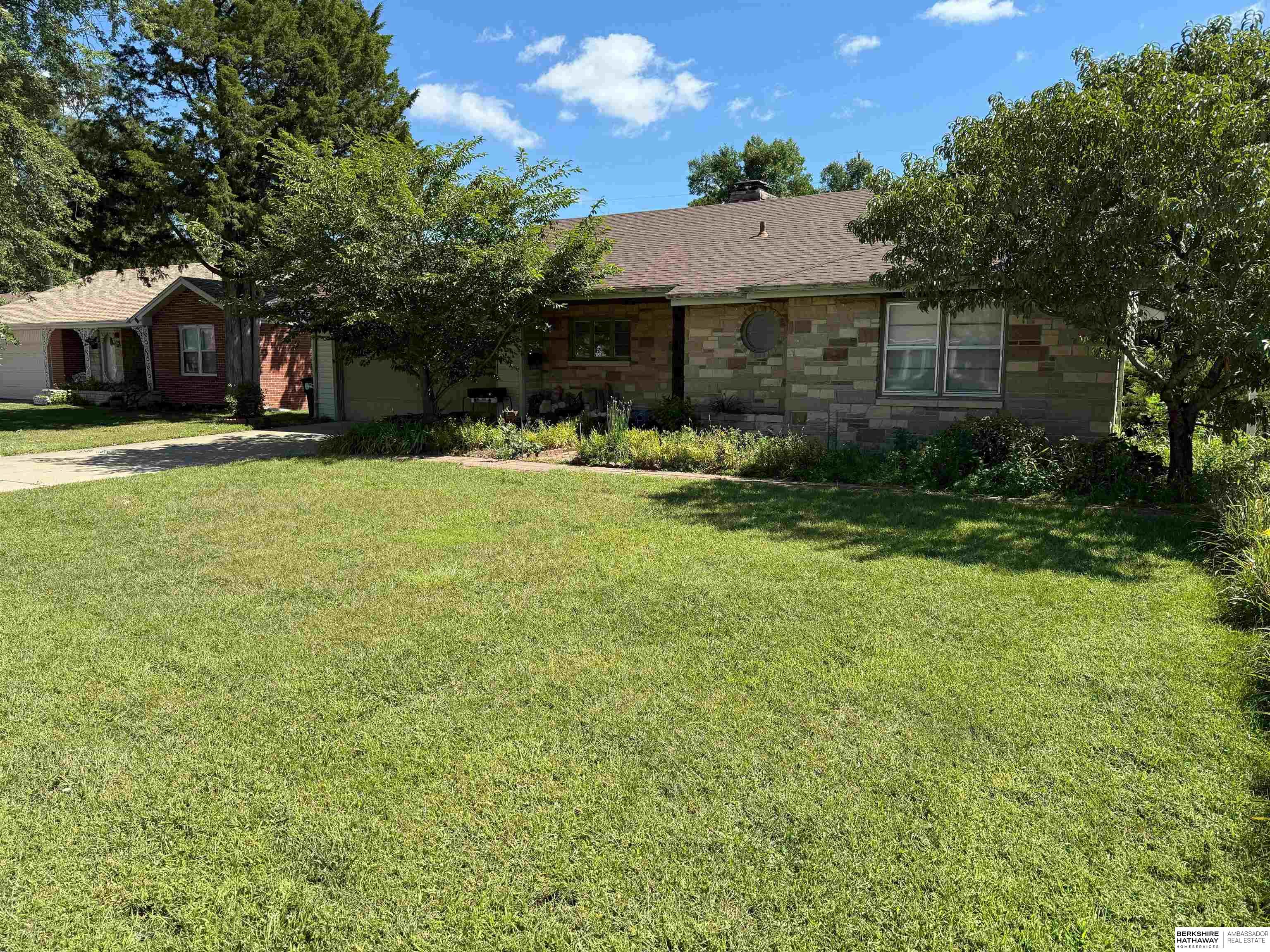 Omaha, Nebraska 68114, United States, 3 Bedrooms Bedrooms, ,2 BathroomsBathrooms,Residential,Pending,197770