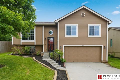 Photo of 16915 Camden Avenue, Omaha, NE 68116 (MLS # 22615904)