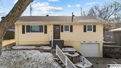 Photo of 8205 Walnut Lane, Omaha, NE 68127 (MLS # 22602847)