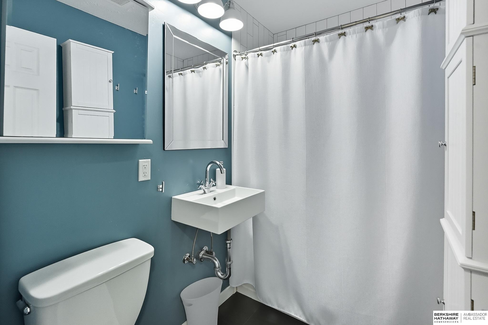 Omaha, Nebraska 68117, United States, 2 Bedrooms Bedrooms, ,1 BathroomBathrooms,Residential,Active,217403