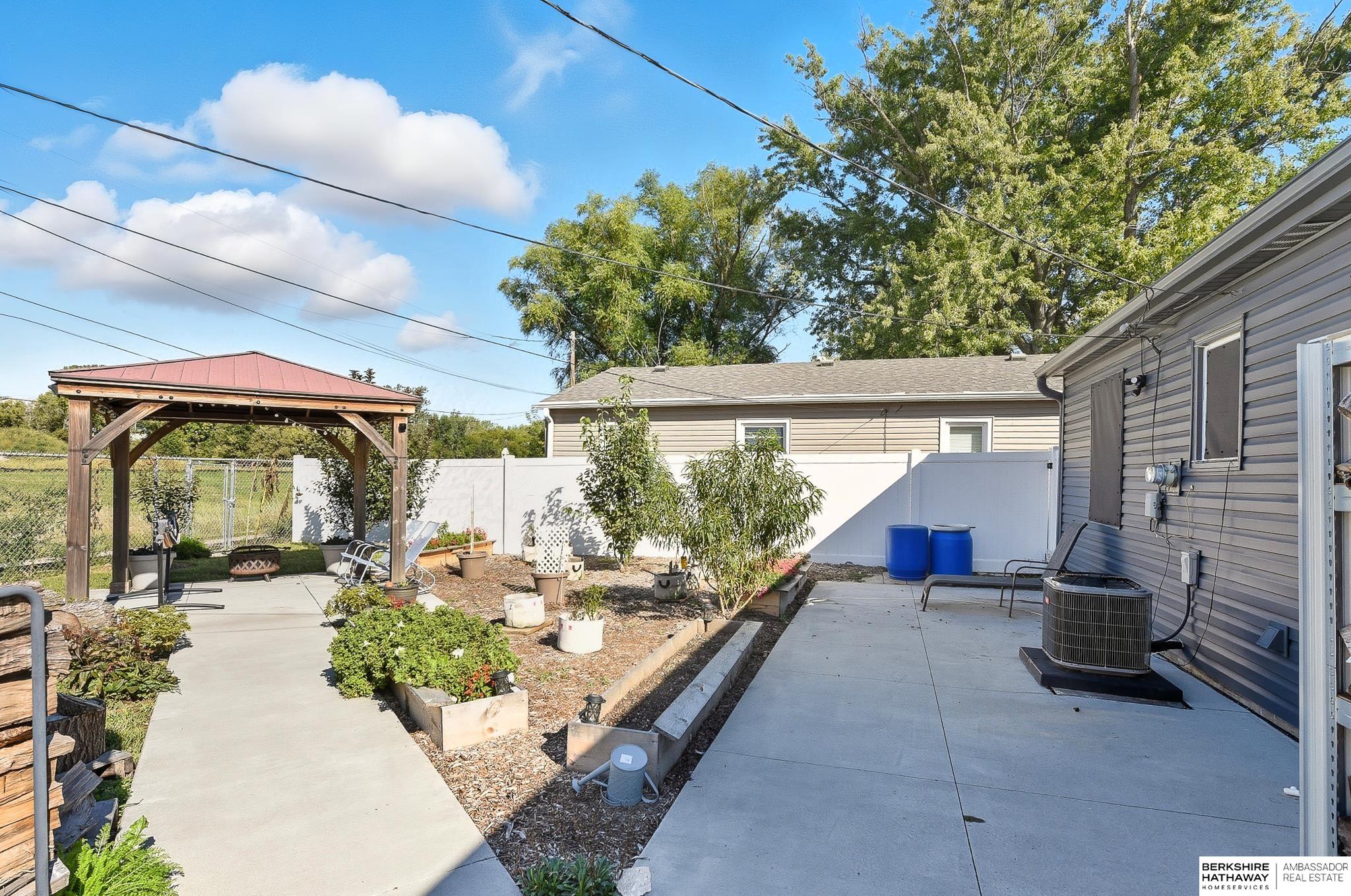 Omaha, Nebraska 68117, United States, 2 Bedrooms Bedrooms, ,1 BathroomBathrooms,Residential,Active,217403