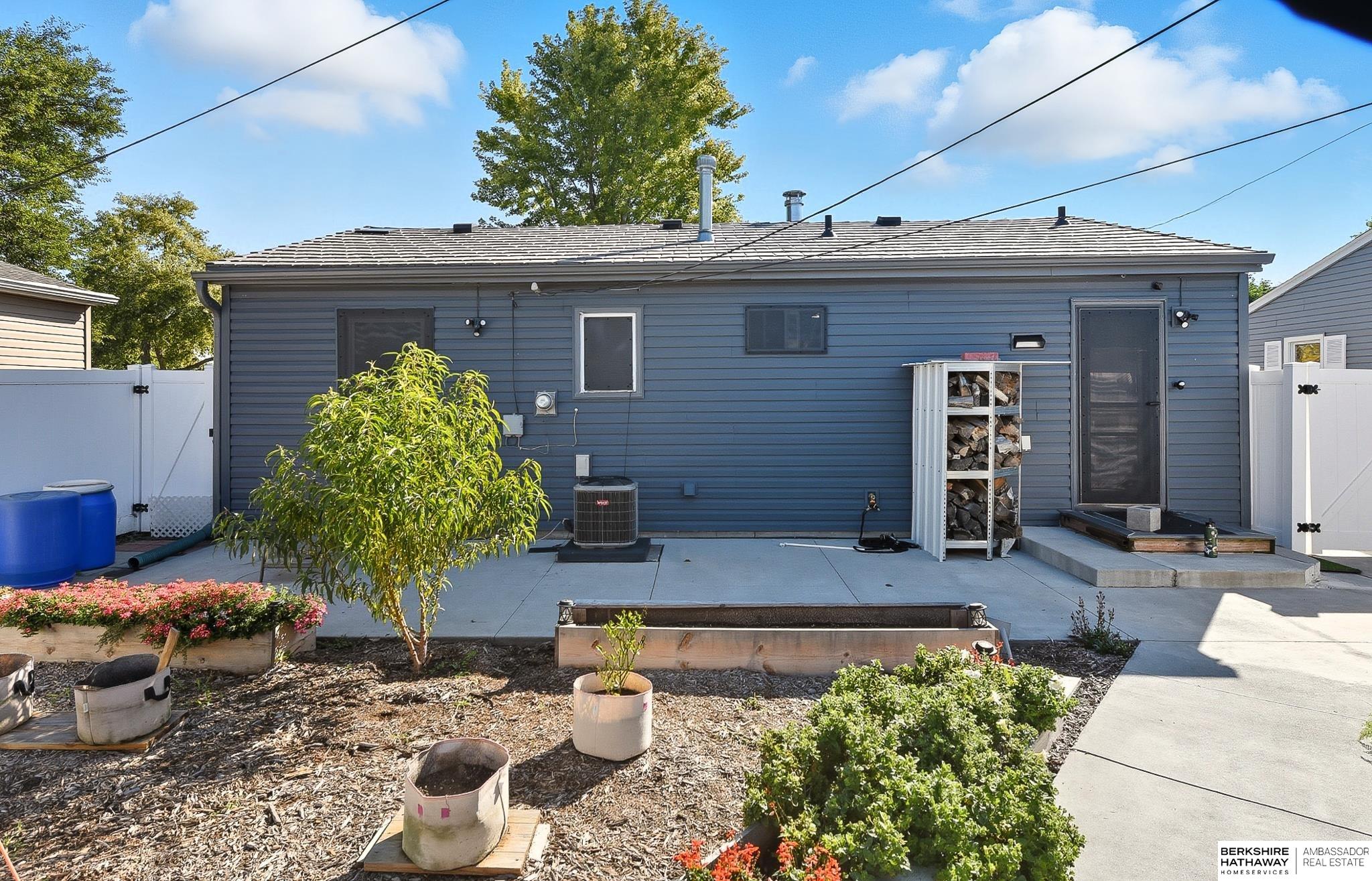 Omaha, Nebraska 68117, United States, 2 Bedrooms Bedrooms, ,1 BathroomBathrooms,Residential,Active,217403