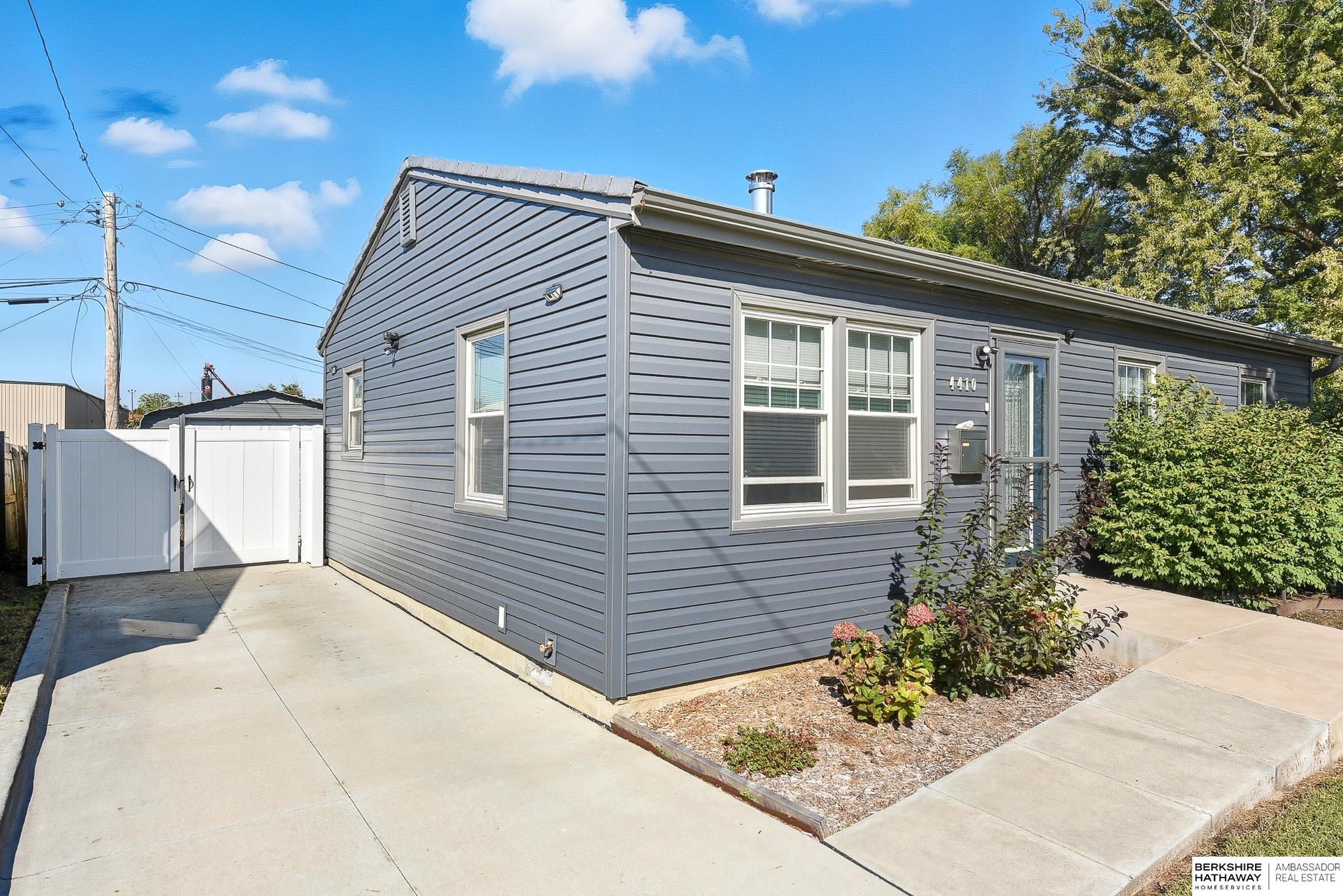 Omaha, Nebraska 68117, United States, 2 Bedrooms Bedrooms, ,1 BathroomBathrooms,Residential,Active,217403