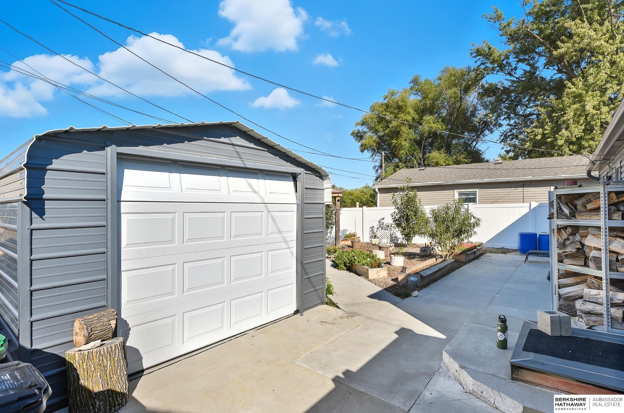 Omaha, Nebraska 68117, United States, 2 Bedrooms Bedrooms, ,1 BathroomBathrooms,Residential,Active,217403