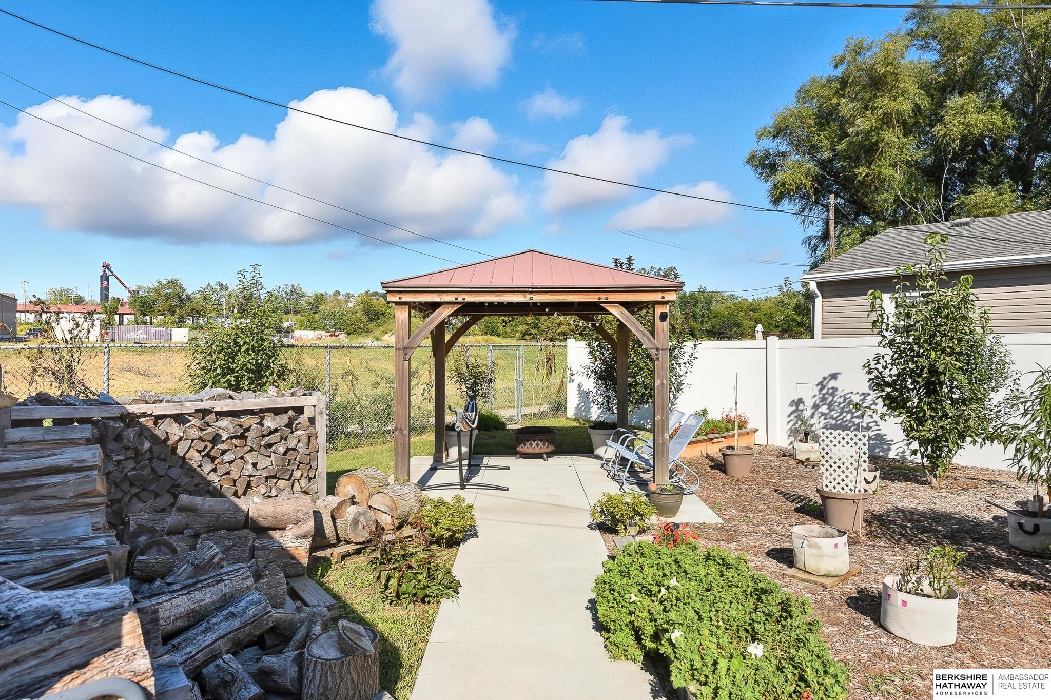 Omaha, Nebraska 68117, United States, 2 Bedrooms Bedrooms, ,1 BathroomBathrooms,Residential,Active,217403