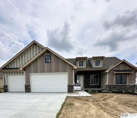 Photo of 10955 S 102nd Street, Papillion, NE 68046 (MLS # 22522943)