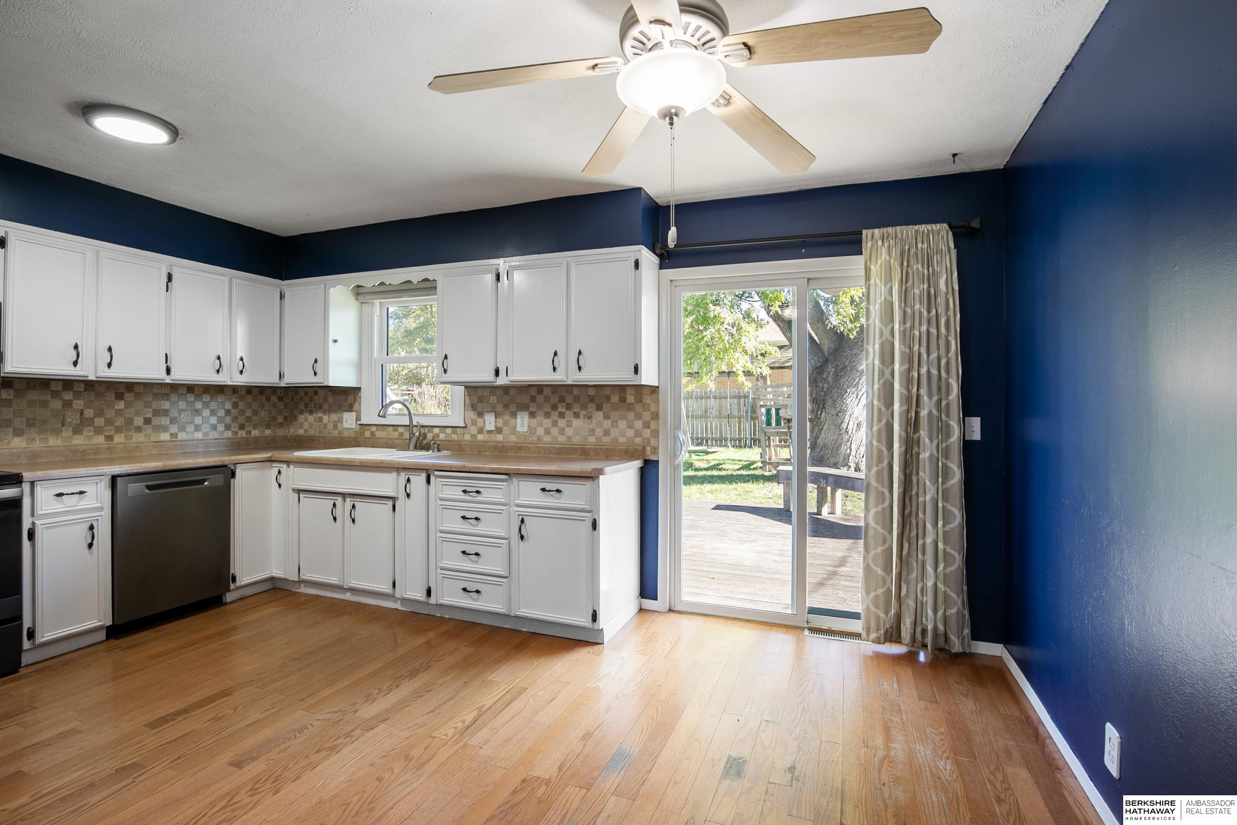 Lincoln, Nebraska 68505, United States, 4 Bedrooms Bedrooms, ,2 BathroomsBathrooms,Residential,Active,242233