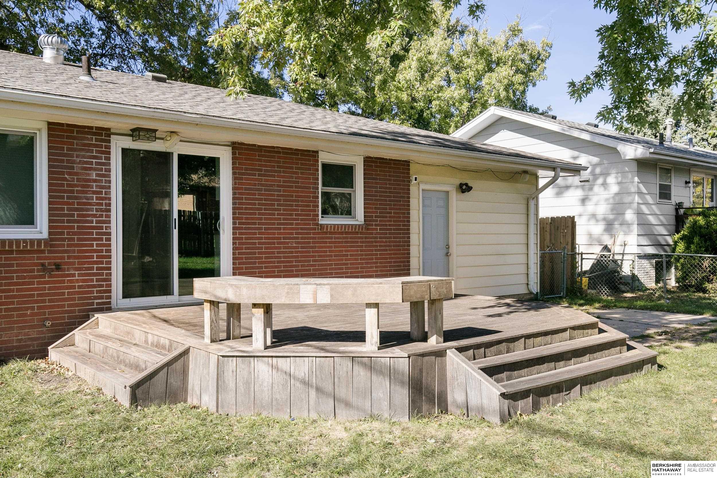 Lincoln, Nebraska 68505, United States, 4 Bedrooms Bedrooms, ,2 BathroomsBathrooms,Residential,Active,242233