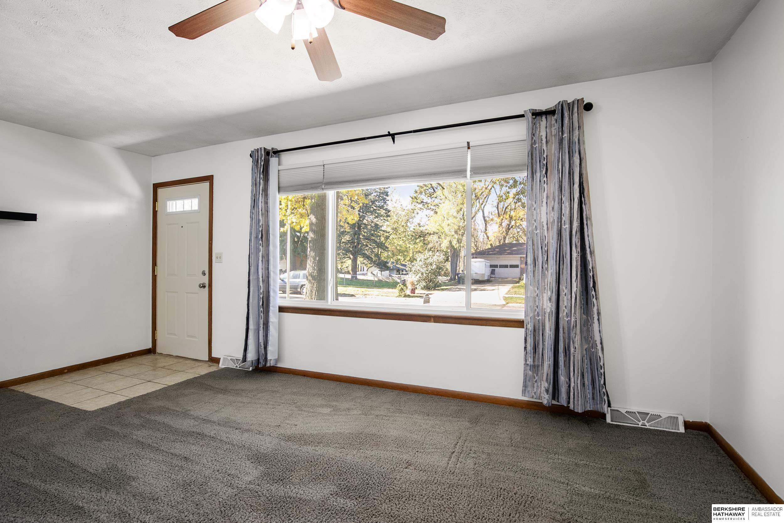 Lincoln, Nebraska 68505, United States, 4 Bedrooms Bedrooms, ,2 BathroomsBathrooms,Residential,Active,242233