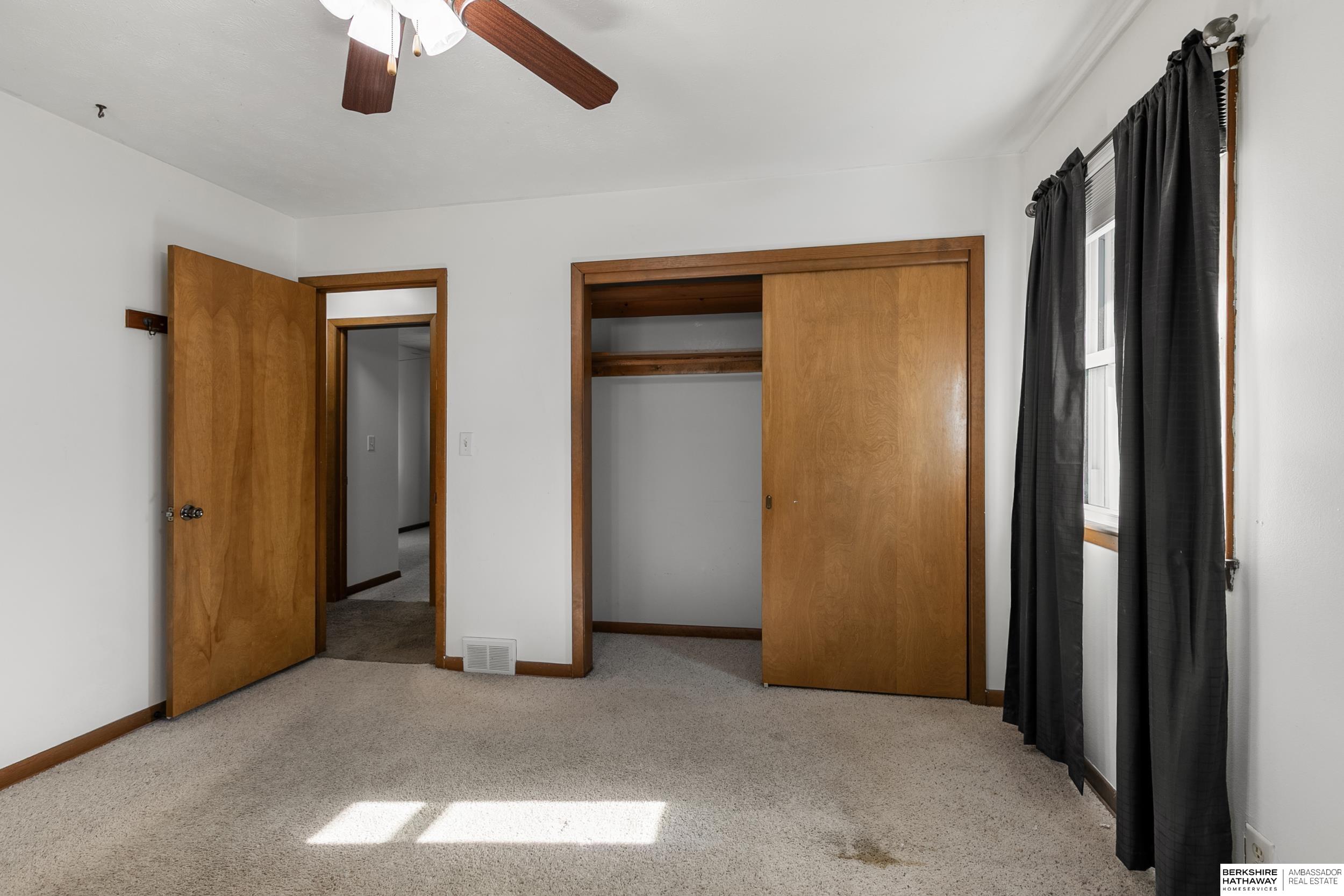 Lincoln, Nebraska 68505, United States, 4 Bedrooms Bedrooms, ,2 BathroomsBathrooms,Residential,Active,242233