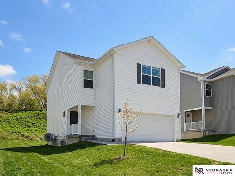 Photo of 7728 N 95th Avenue, Omaha, NE 68122 (MLS # 22606948)