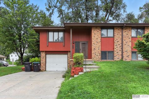 Photo of 10828 Oakbrook Circle, Omaha, NE 68154 (MLS # 22520787)