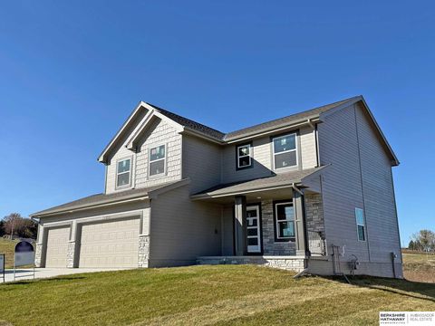 Photo of 16558 Wirt Street, Omaha, NE 68116 (MLS # 22515110)