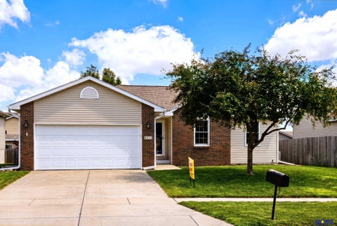 Photo of 6410 Cornflower Drive, Lincoln, NE 68504 (MLS # 22626271)