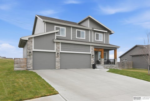 Photo of 17706 Rampart Street, Omaha, NE 68136 (MLS # 22615599)