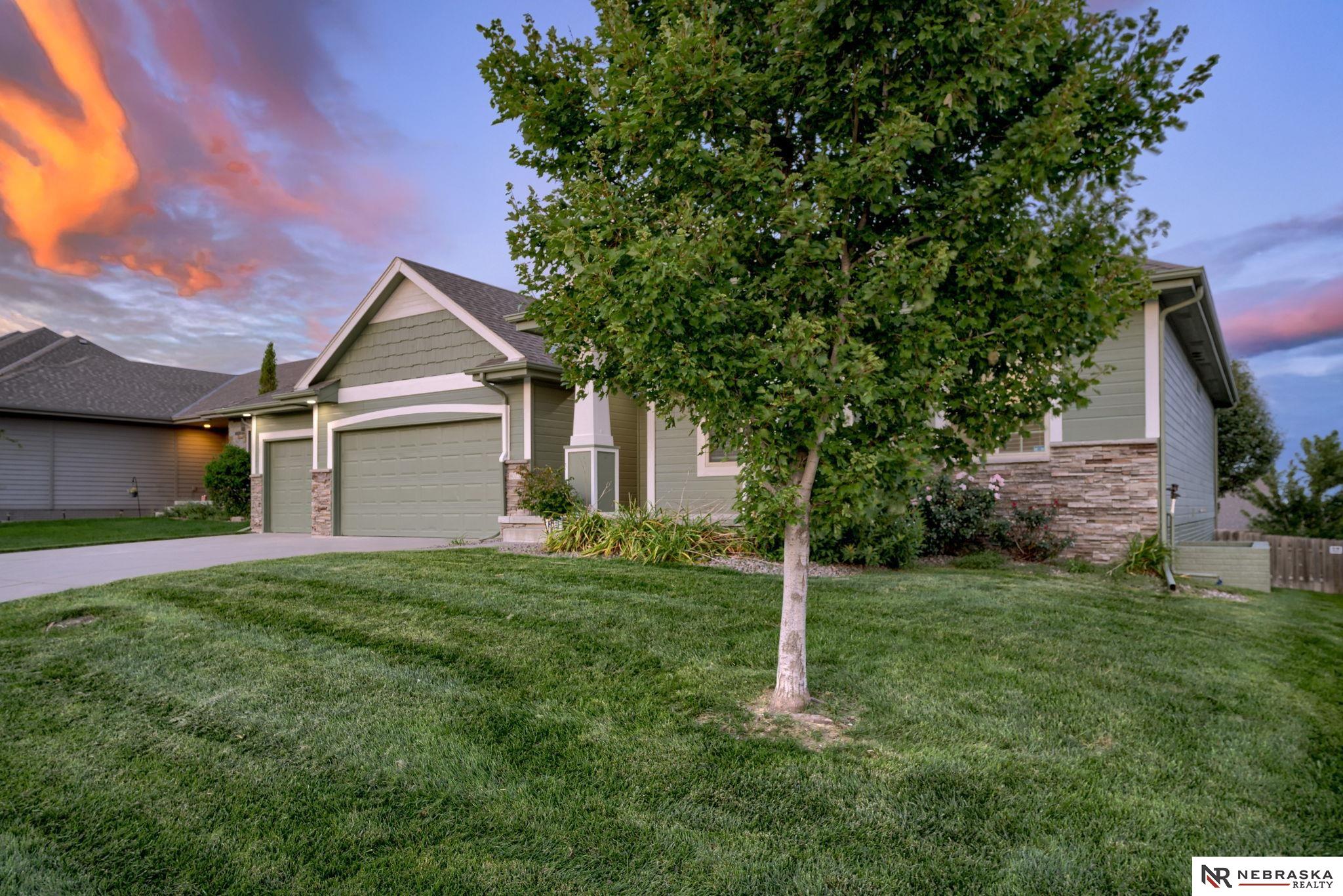 Gretna, Nebraska 68028, United States, 4 Bedrooms Bedrooms, ,3 BathroomsBathrooms,Residential,Active,229104