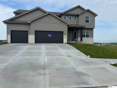 Photo of 20909 Nebraska Avenue, Elkhorn, NE 68022 (MLS # 22609082)