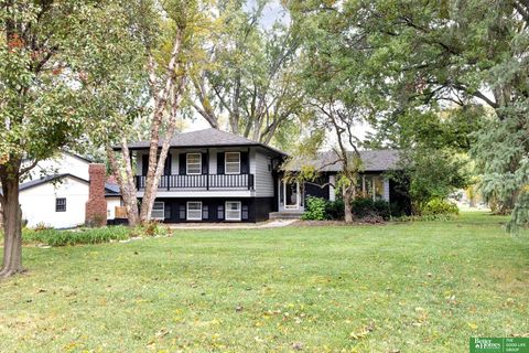 Photo of 647 S 124th Street, Omaha, NE 68154 (MLS # 22531427)