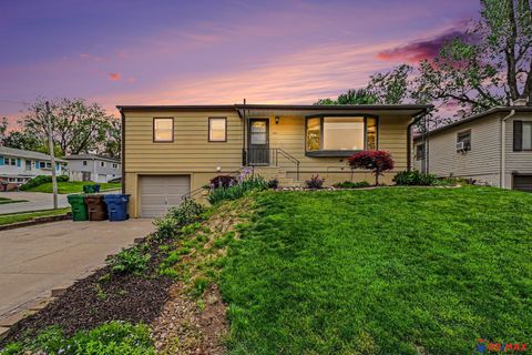 Photo of 3206 Wallace Avenue, Bellevue, NE 68005 (MLS # 22612653)