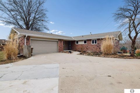 Photo of 6131 Elkcrest Circle, Lincoln, NE 68516 (MLS # 22606108)