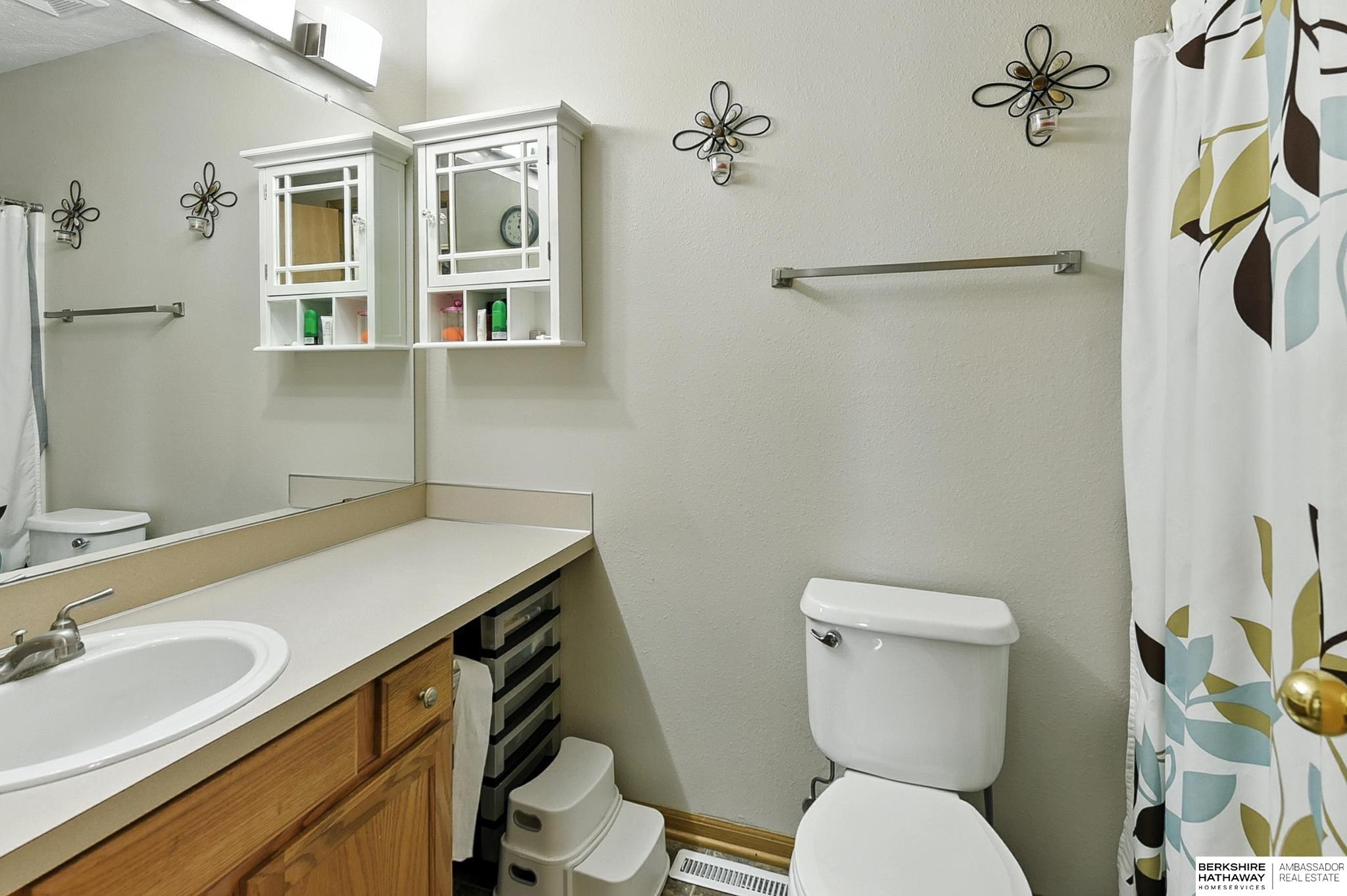 Omaha, Nebraska 68164, United States, 3 Bedrooms Bedrooms, ,2 BathroomsBathrooms,Residential,Active,176994