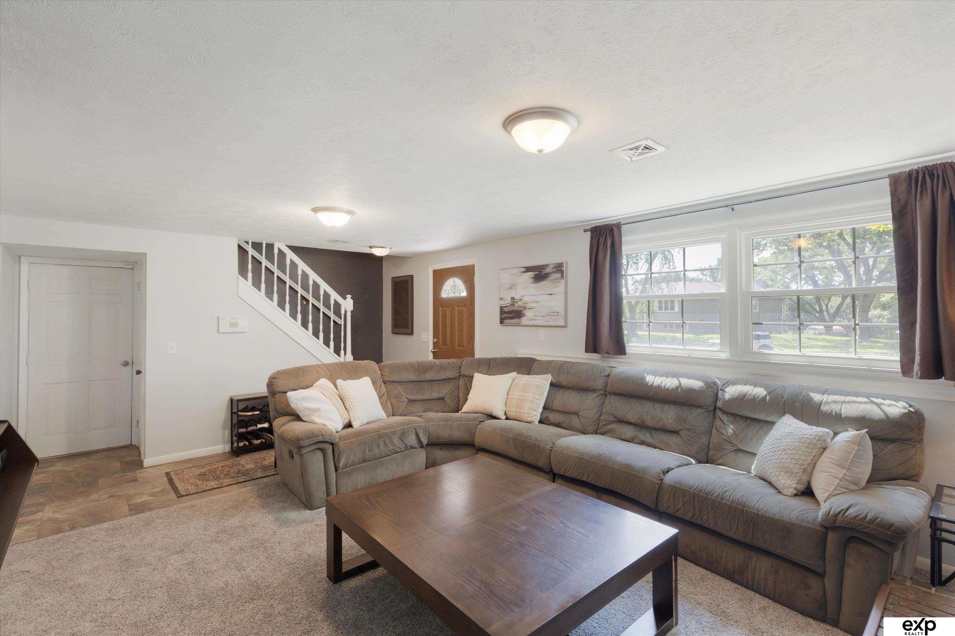 Omaha, Nebraska 68127, United States, 3 Bedrooms Bedrooms, ,2 BathroomsBathrooms,Residential,Active,196383