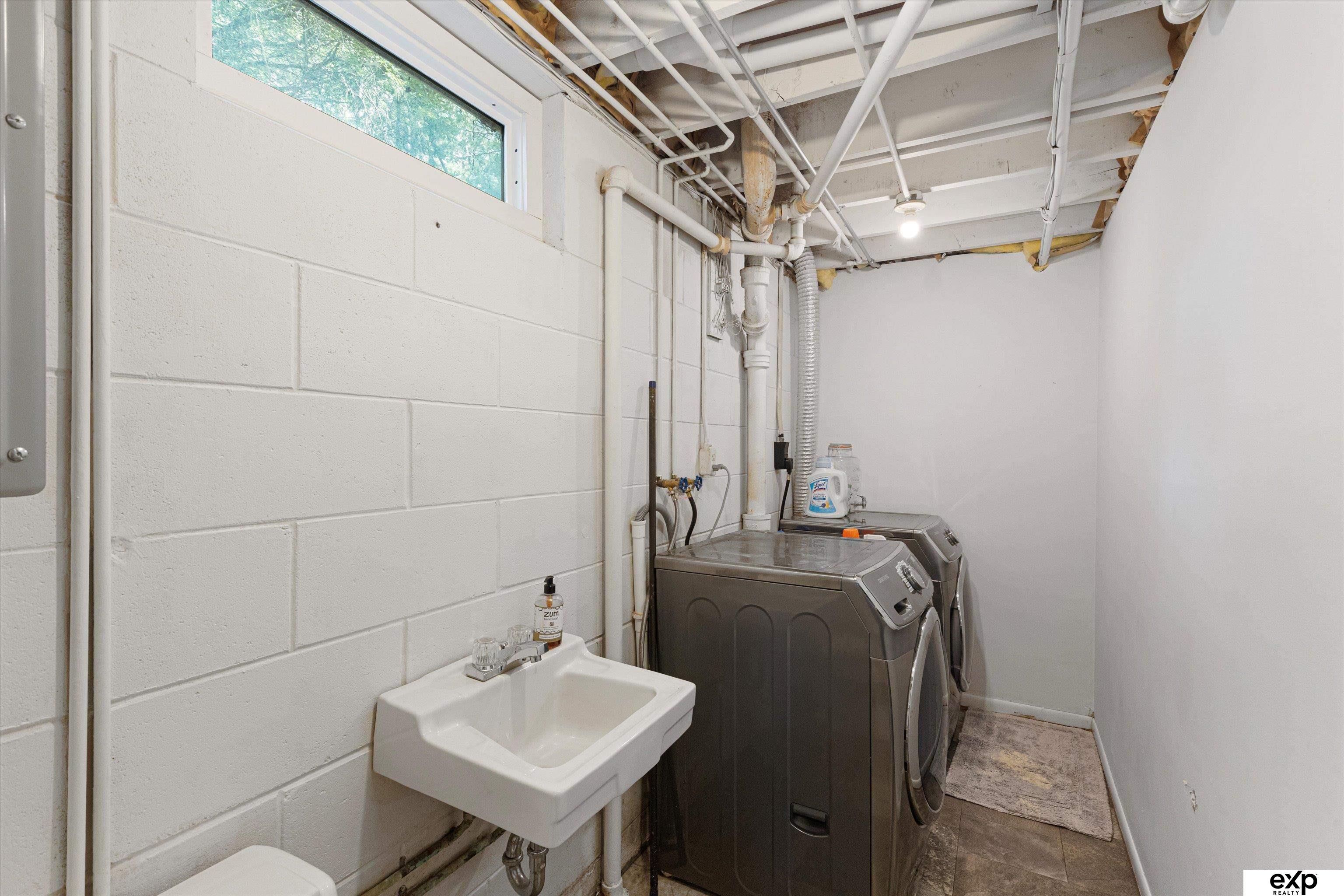 Omaha, Nebraska 68127, United States, 3 Bedrooms Bedrooms, ,2 BathroomsBathrooms,Residential,Active,196383