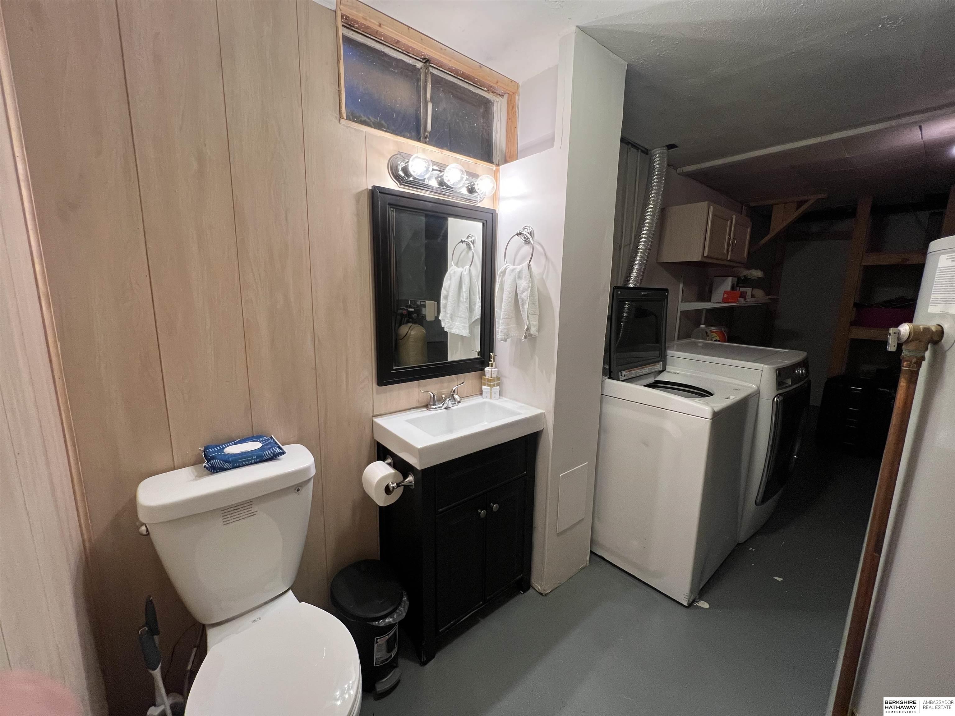 Omaha, Nebraska 68144, United States, 3 Bedrooms Bedrooms, ,2 BathroomsBathrooms,Residential,Active,254464