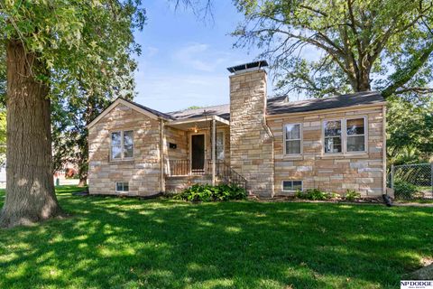 Photo of 3503 S 44th Avenue, Omaha, NE 68105 (MLS # 22601708)