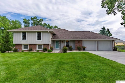 Photo of 12906 Pacific Street, Omaha, NE 68154 (MLS # 22618083)