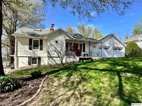 Photo of 5610 R Street, Omaha, NE 68117 (MLS # 22610683)