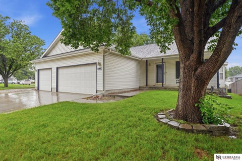 Photo of 848 Erica Court, Lincoln, NE 68522 (MLS # 22617595)