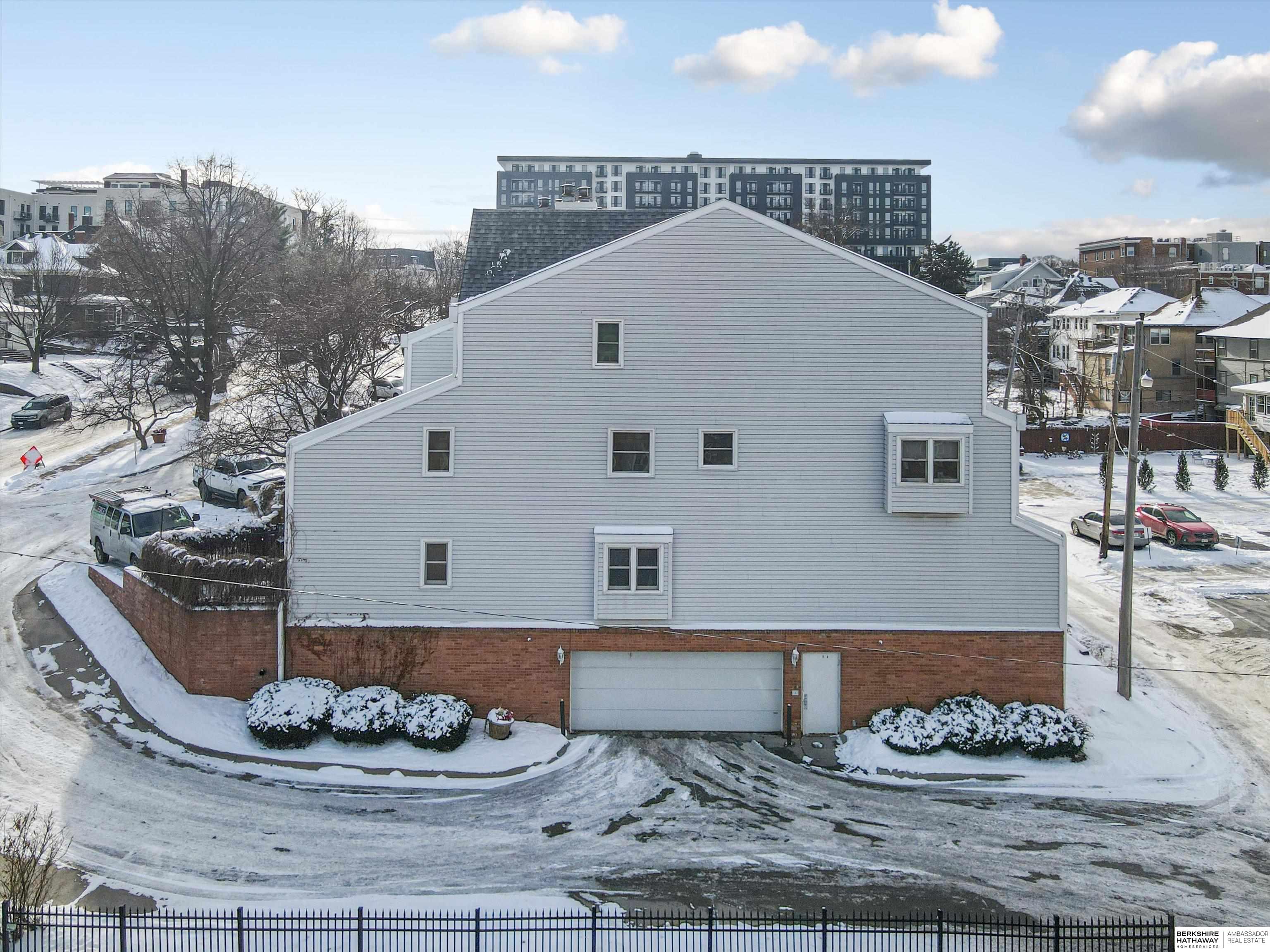 Omaha, Nebraska 68131, United States, 2 Bedrooms Bedrooms, ,2 BathroomsBathrooms,Residential,Active,251512