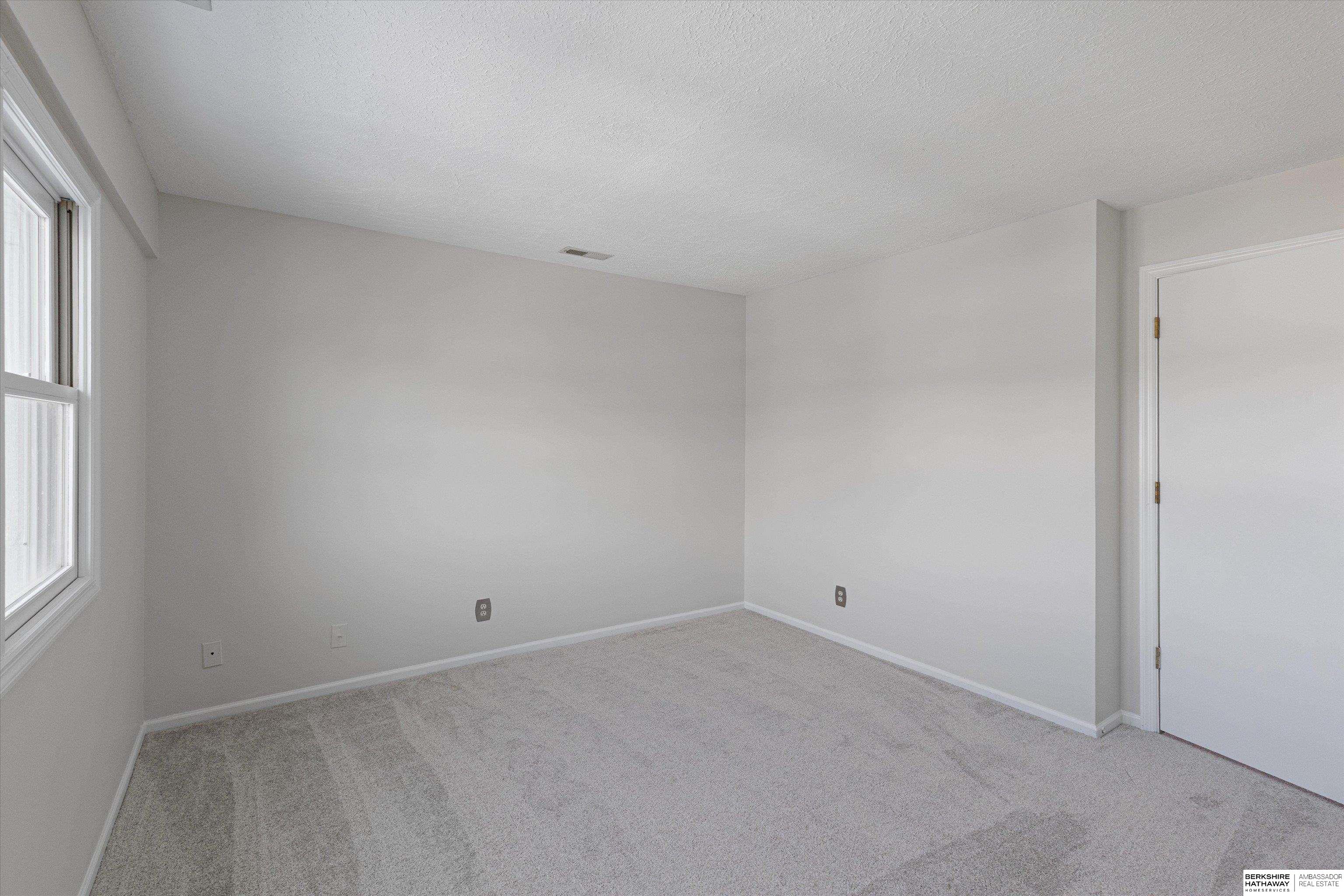 Omaha, Nebraska 68131, United States, 2 Bedrooms Bedrooms, ,2 BathroomsBathrooms,Residential,Active,251512