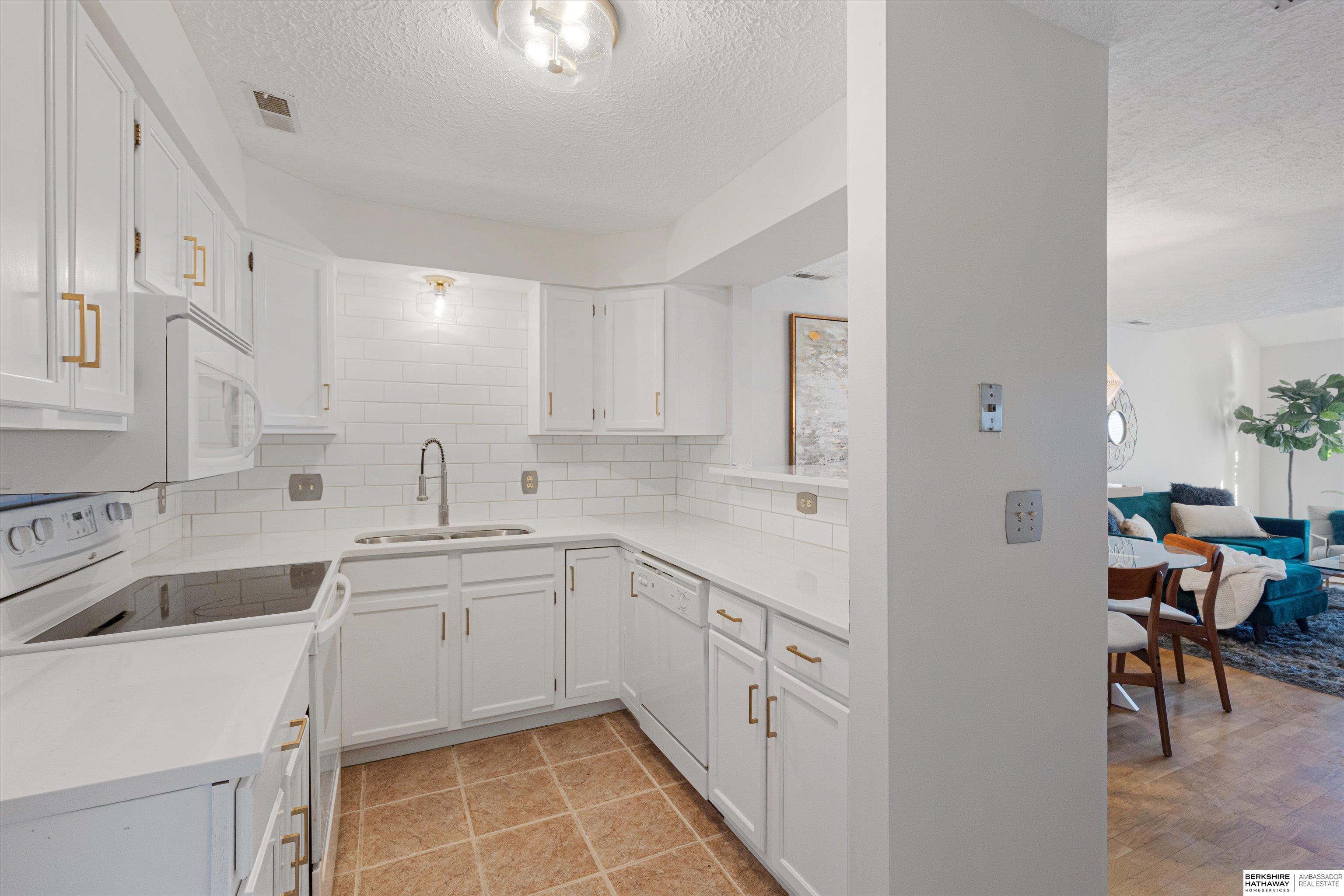 Omaha, Nebraska 68131, United States, 2 Bedrooms Bedrooms, ,2 BathroomsBathrooms,Residential,Active,251512