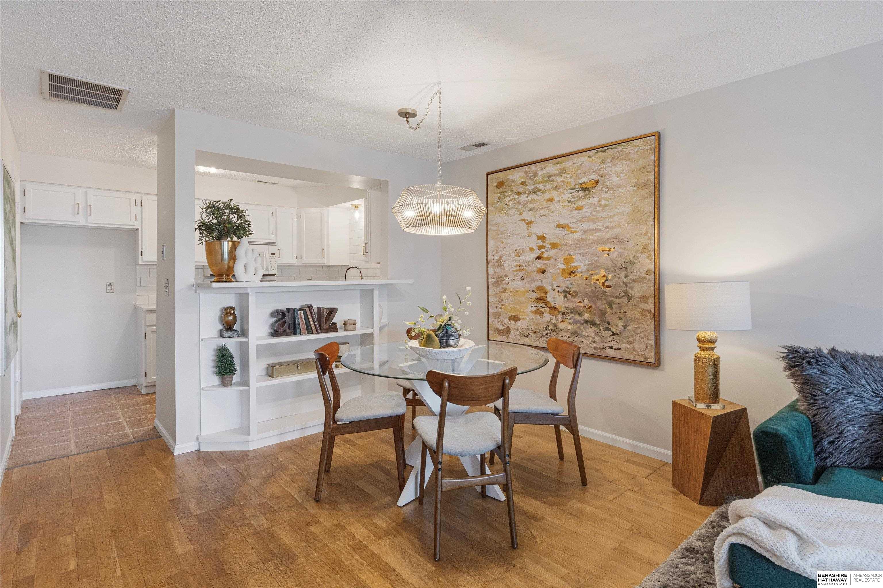 Omaha, Nebraska 68131, United States, 2 Bedrooms Bedrooms, ,2 BathroomsBathrooms,Residential,Active,251512