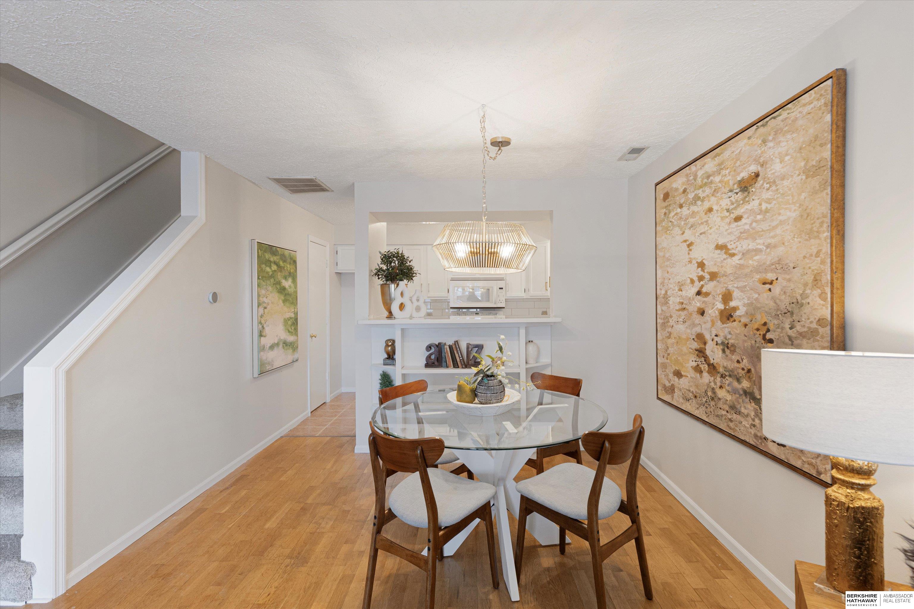 Omaha, Nebraska 68131, United States, 2 Bedrooms Bedrooms, ,2 BathroomsBathrooms,Residential,Active,251512