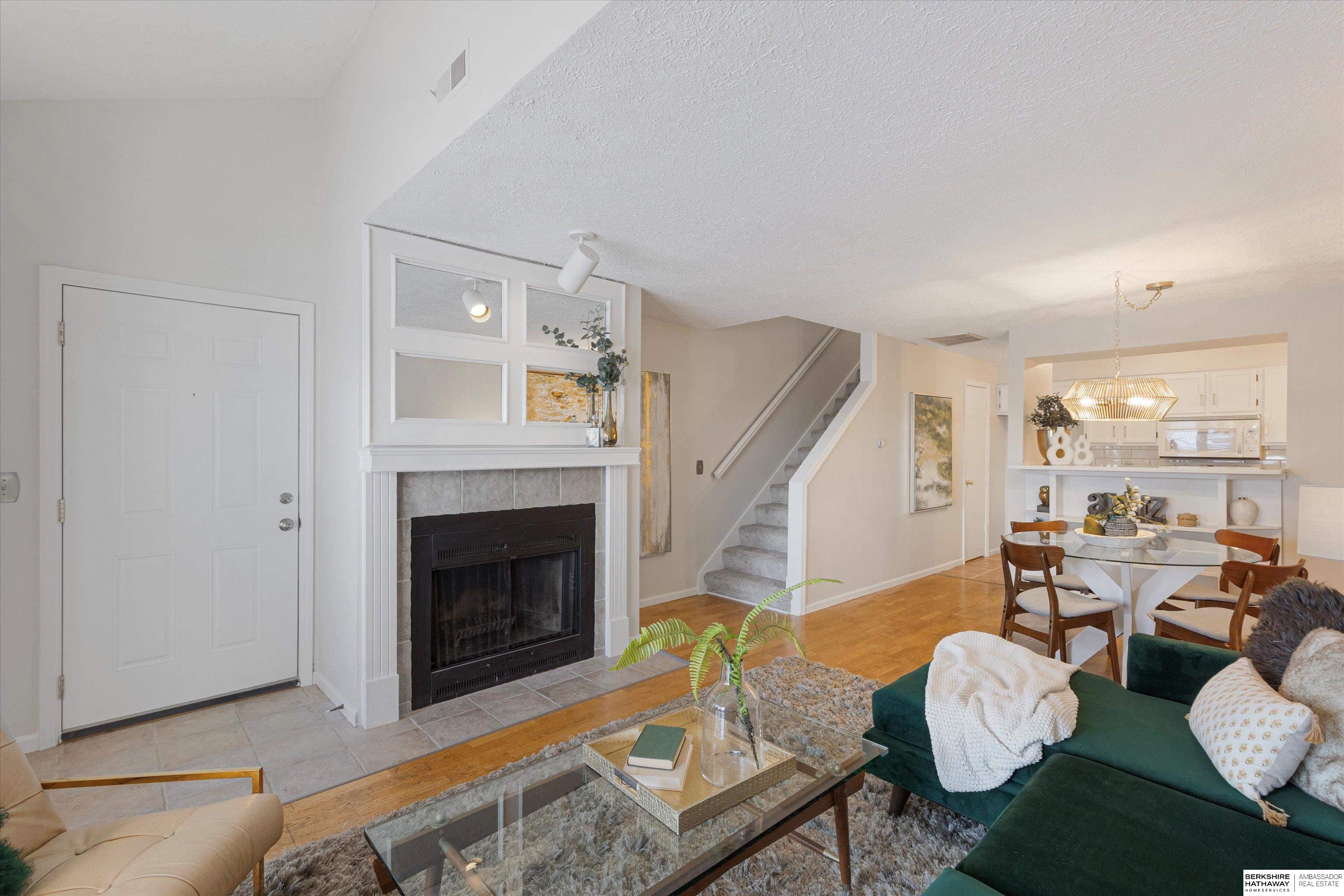 Omaha, Nebraska 68131, United States, 2 Bedrooms Bedrooms, ,2 BathroomsBathrooms,Residential,Active,251512