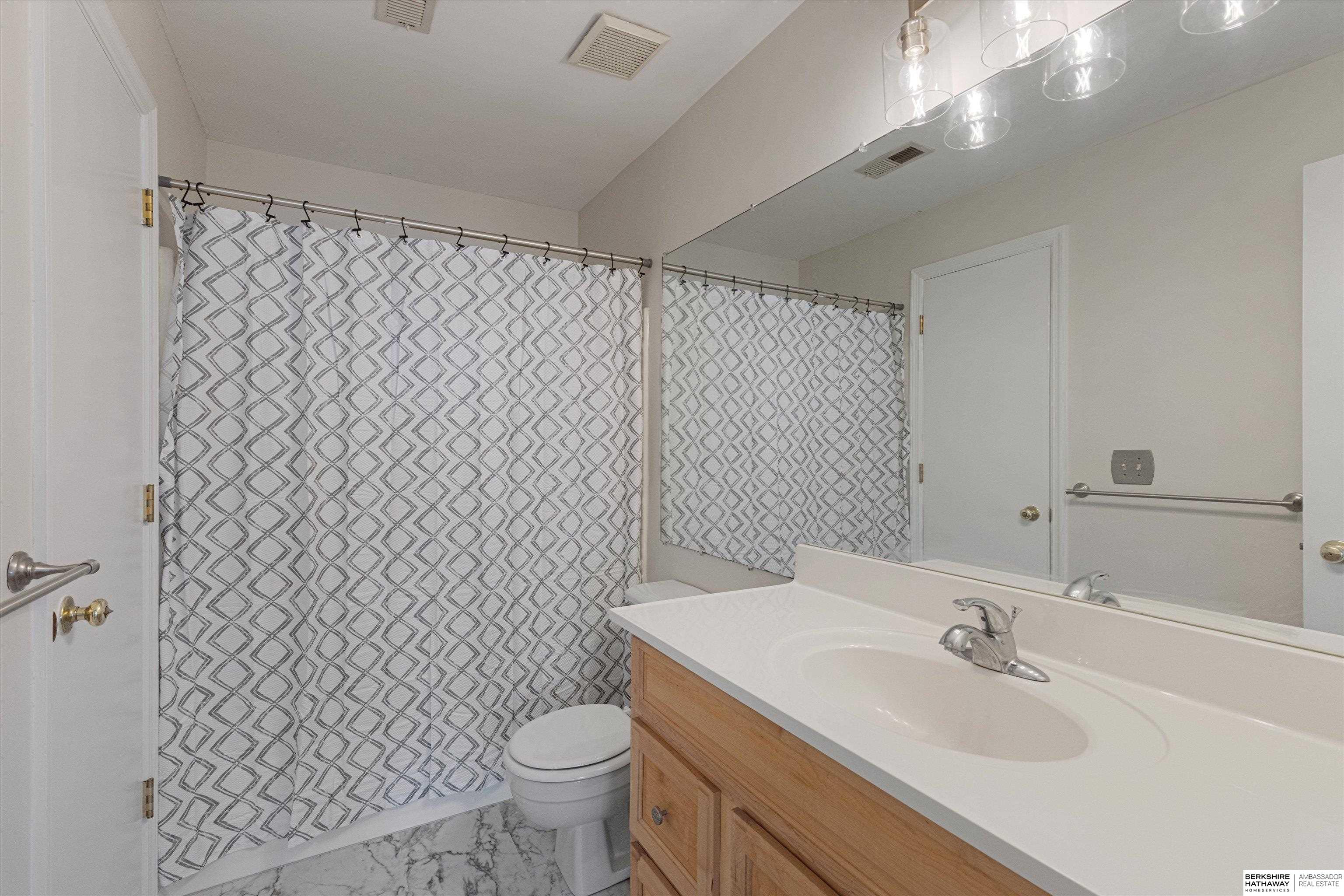 Omaha, Nebraska 68131, United States, 2 Bedrooms Bedrooms, ,2 BathroomsBathrooms,Residential,Active,251512