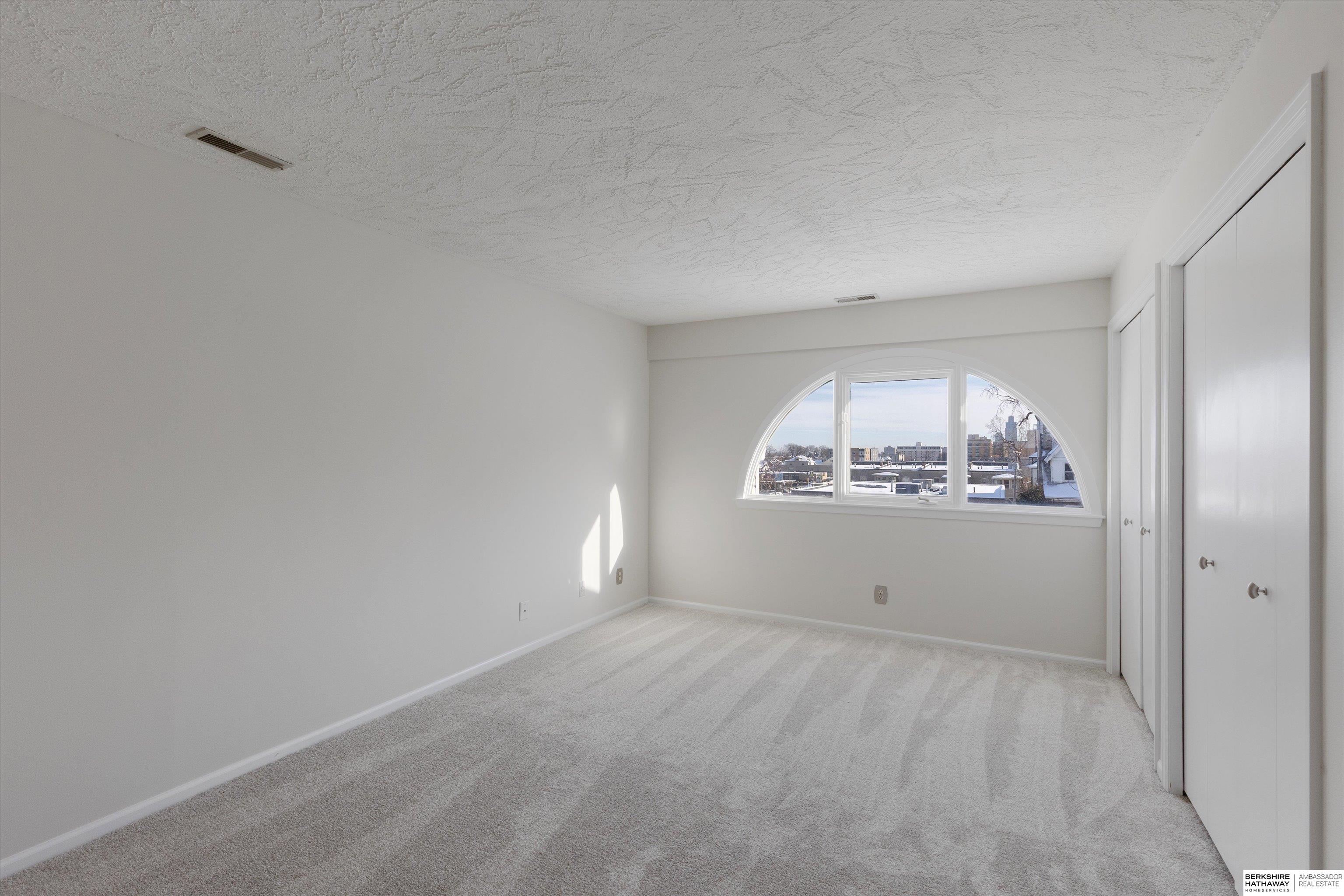 Omaha, Nebraska 68131, United States, 2 Bedrooms Bedrooms, ,2 BathroomsBathrooms,Residential,Active,251512