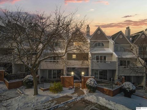 Photo of 104 S 37th Street #3, Omaha, NE 68131 (MLS # 22533618)