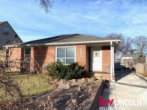 Photo of 2625 S 13 Street, Lincoln, NE 68502 (MLS # 22608003)