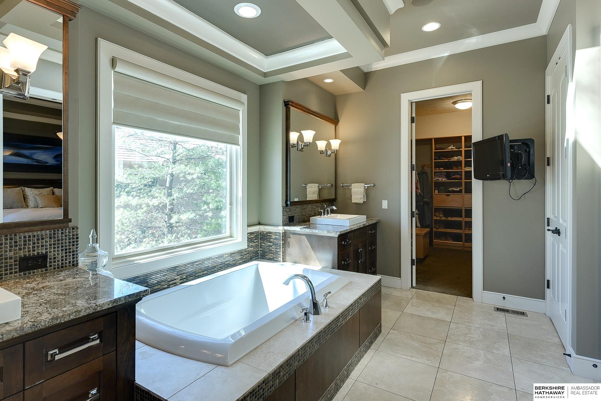 Omaha, Nebraska 68130, United States, 6 Bedrooms Bedrooms, ,5 BathroomsBathrooms,Residential,Active,146267