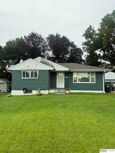 Photo of 4419 Jaynes Street, Omaha, NE 68111 (MLS # 22627325)