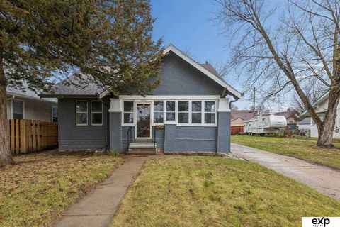 Photo of 2450 Newport Avenue, Omaha, NE 68112 (MLS # 22608991)