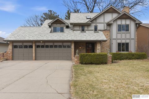 Photo of 15724 Leavenworth Street, Omaha, NE 68118 (MLS # 22605535)
